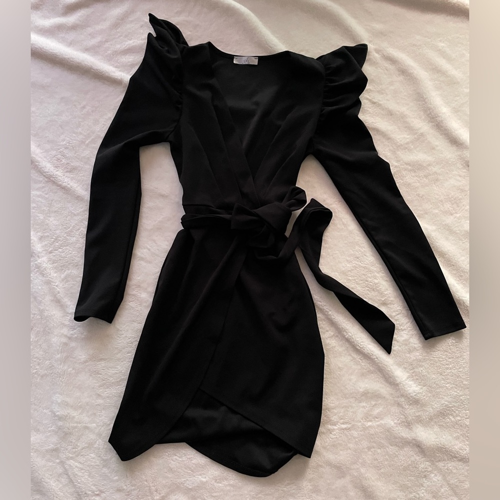 Elegant Black long sleeve dress